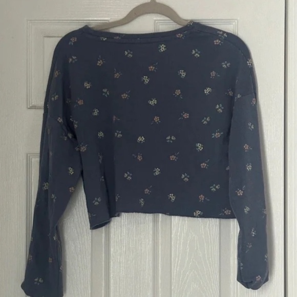Colsie Cropped Floral Sweatshirt Size Medium - Picture 2 of 4